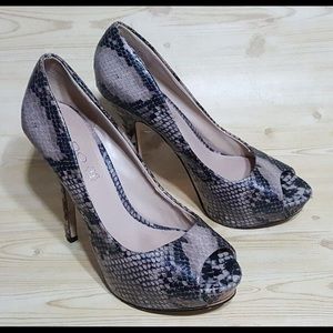 Aldo Snake Print Peep Toe Pumps Womens Shoes Size 7.5 / 38